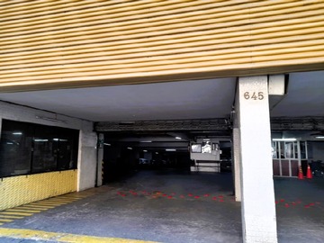 Estacionamiento en venta en Moneda 645, Santiago