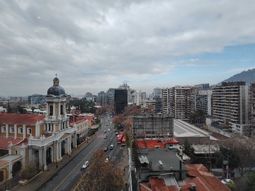 Oficina en arriendo mensual en A pasos del Metro/58m2 de planta libre/2Baños (171444), Providencia