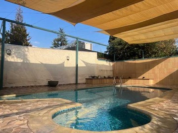 Casa en venta en Estupenda Casa en Venta en El Golf (66855), Las Condes - 7 dormitorios, 5 baños