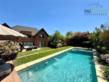 Casa en venta en San Carlos de Apoquindo cercano UDD, Las Condes - 5 dormitorios, 6 baños