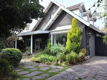 Casa en venta en cerro San Cristobal, Providencia - 3 dormitorios, 2 baños