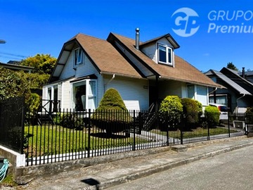 Casa en venta en Cerca de la Clínica Puerto Varas, Puerto Varas - 3 dormitorios, 3 baños