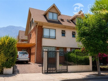 Casa en venta en El Hualle con Av. Rojas Magallanes, La Florida - 3 dormitorios, 4 baños