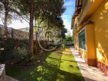 Casa en venta en Las flores, Las Condes - 7 dormitorios, 7 baños