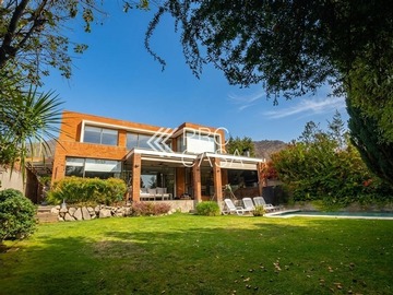 Casa en venta en San Carlos de Apoquindo / Condominio, Las Condes - 5 dormitorios, 4 baños