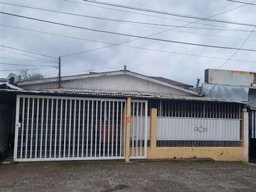 Casa en venta en Roberto Pino Puente Alto, Puente Alto - 3 dormitorios, 1 baño