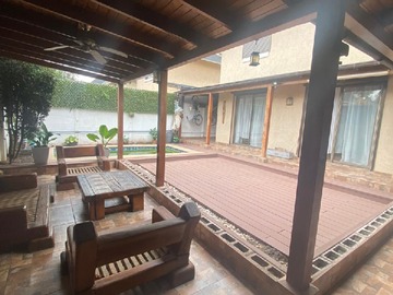Casa en venta en Santa Magdalena Poniente 790, Puente Alto - 5 dormitorios, 4 baños