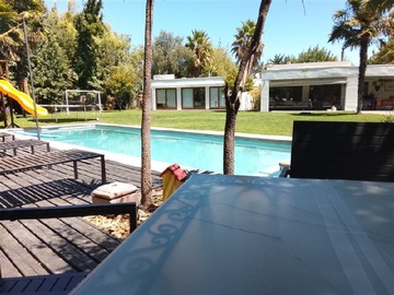 Casa en venta en Colegio San nicolas, Colina - 5 dormitorios, 5 baños