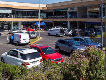 Local Comercial en arriendo mensual en Camino el Alba con Av. La Plaza, Las Condes