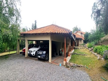 Parcela en venta en Venta Amplia Casa 5 Dormitorios, 378 m2 útil, 25.600 m2 terreno, Hacienda Chacabuco, Colina, Colina - 5 dormitorios, 4 baños