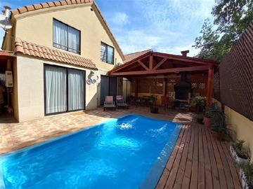 Casa en venta en Santa ines, Huechuraba - 4 dormitorios, 3 baños