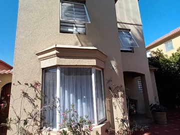 Casa en venta en Valle Lo Campino condominio seguro (73380), Quilicura - 5 dormitorios, 3 baños