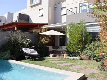 Casa en venta en Matías Cousiño cerca Jumbo, Peñalolén - 3 dormitorios, 3 baños