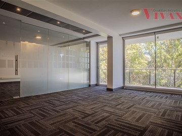 Oficina en arriendo mensual en Barrio Lastarria - Parque Forestal, Santiago