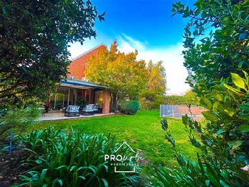 Casa en venta en Av. Pie Andino con La Dehesa, Lo Barnechea - 6 dormitorios, 5 baños