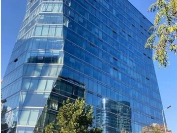 Oficina en arriendo mensual en Edificio Quantum en mejor sector de negocios de Las Condes, Las Condes - 1 dormitorio, 1 baño