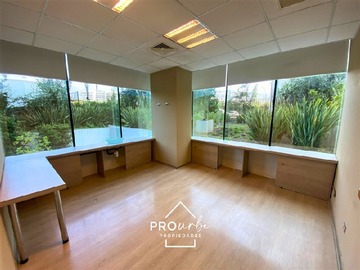 Oficina en venta en Las Condes, detrás del Club Palestino, Las Condes - 3 dormitorios, 2 baños