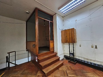 Local Comercial en arriendo mensual en Gran Local Comercial Ubicado en Edificio Prales Centro Valdivia - 4 dormitorios, 1 baño