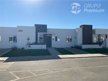 Casa en venta en Union 790, Villa Alemana - 3 dormitorios, 2 baños