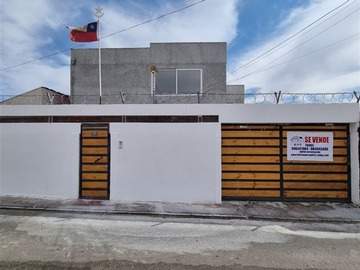 Casa en venta en Riquelme y Limon Verde, Calama - 7 dormitorios, 3 baños