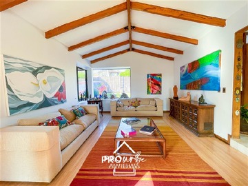 Casa en venta en San Carlos de Apoquindo / Paseo Los Domínicos, Las Condes - 5 dormitorios, 4 baños