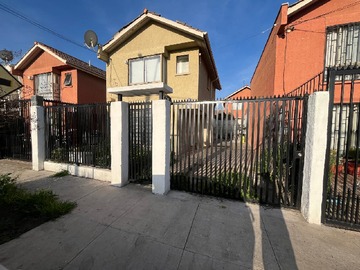 Casa en venta en Casa Sólida y Aislada, Villa los Castaños, Maipú. - 2 dormitorios, 3 baños