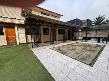 Local Comercial en arriendo mensual en Arriendo local comercial multifuncional (178374), Las Condes - 4 baños