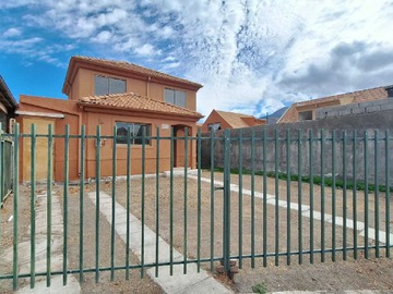 Casa en venta en Casa Moderna con Gran Patio y Luz Natural (159478), Pudahuel - 3 dormitorios, 3 baños