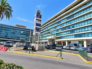 Oficina en venta en Portal La Dehesa, Lo Barnechea - 3 dormitorios, 1 baño