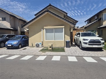 Casa en venta en La montaña norte 3650, Condominio Faisanes. Lampa, Lampa - 3 dormitorios, 3 baños
