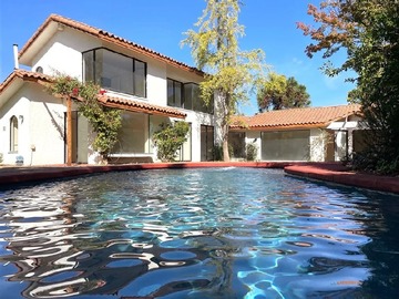 Casa en arriendo mensual en Camino Otoñal, Las Condes - 6 dormitorios, 4 baños