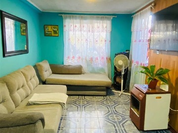 Casa en venta en Avenida Las Torres, Peñalolén - 5 dormitorios, 1 baño