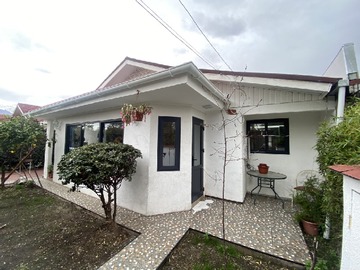 Casa en venta en 2 casa distribuidas en 4d3b patio estacionamiento, Macul - 4 dormitorios, 3 baños