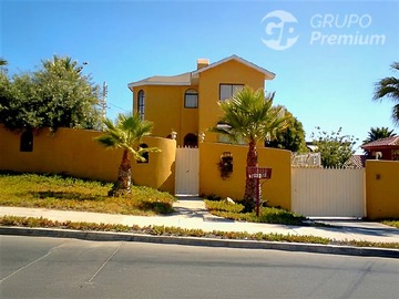 Casa en arriendo mensual en Herradura oriente, Coquimbo - 4 dormitorios, 3 baños