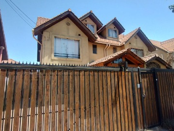 Casa en venta en Mar Infinito, Pudahuel - 5 dormitorios, 3 baños