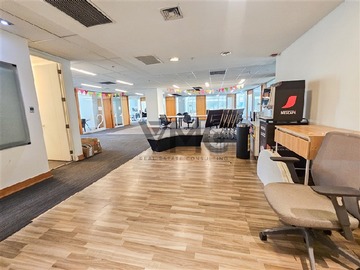 Oficina en arriendo mensual en Av. Las Condes 10912, Las Condes - 11 dormitorios