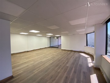 Oficina en arriendo mensual en Casco Histórico Santiago, Santiago - 3 dormitorios, 2 baños