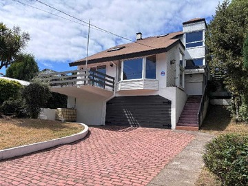 Casa en venta en Hermosa casa en calle Regimiento (25360), Puerto Montt - 4 dormitorios, 3 baños