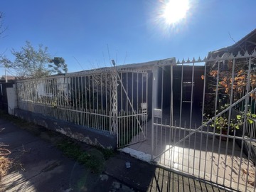 Casa en venta en Anay villa robert kennedy estacion central, Estación Central - 3 dormitorios, 2 baños