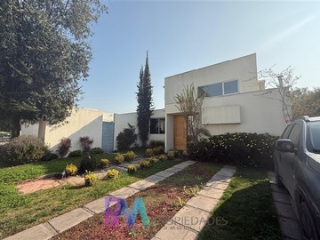 Casa en venta en condominio borde blanco, Colina - 4 dormitorios, 3 baños