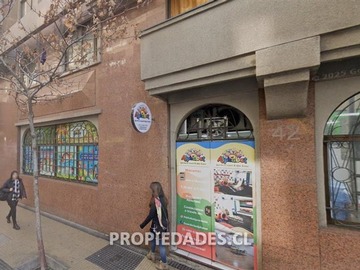 Oficina en venta en Metro Santa Lucía, Santiago - 5 dormitorios, 2 baños