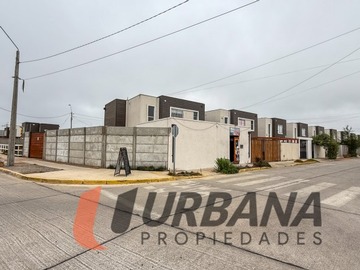 Casa en venta en Casa esquina con local comercial bosque oriente v, Coquimbo - 3 dormitorios, 3 baños