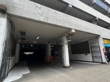 Estacionamiento en venta en Santo Domingo 1145, Santiago