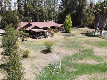 Casa en venta en Lo pinto, Colina - 5 dormitorios, 5 baños
