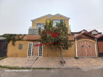 Casa en venta en Casa de Dos Pisos con 4 Dormitorios, 3 Baños, Quilicura. - 4 dormitorios, 3 baños