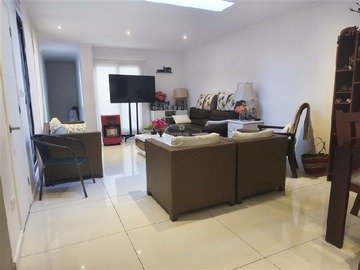 Casa en arriendo mensual en Av. Ossa/Metro Principe de Gales/Simon Bolivar, Ñuñoa - 3 dormitorios, 3 baños