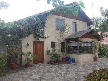 Casa en venta en Balmaceda y las palmeras, Peñaflor - 5 dormitorios, 4 baños