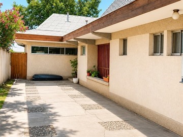 Casa en venta en Las Hualtatas/ Wisconsin, Vitacura - 5 dormitorios, 2 baños