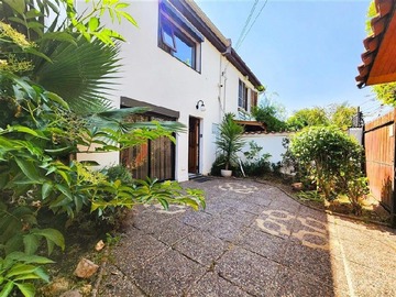 Casa en venta en Ruben dario 340, La Reina - 3 dormitorios, 2 baños