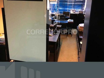 Oficina en venta en Oficina de 34 m2 ubicada a pasos del metro santa lucia., Santiago - 1 dormitorio, 1 baño